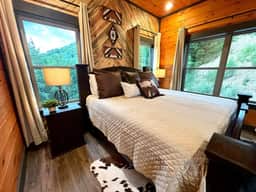 Shaconage Endless Mountain Lodge - Image 4